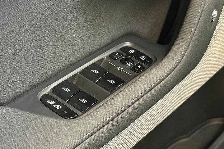 Sort Polestar 2 fra 2024