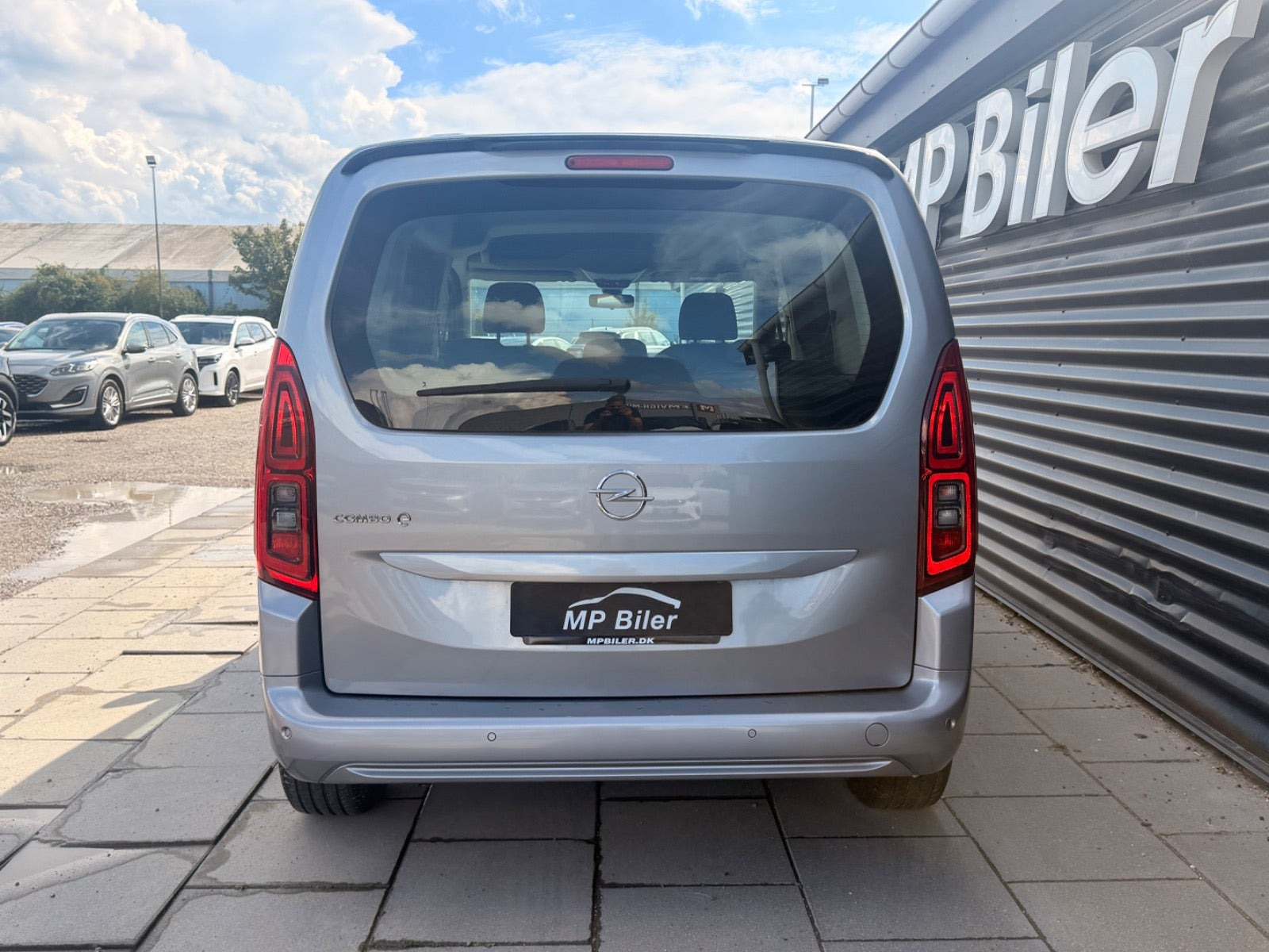 Grå Opel Combo-e Life fra 2024