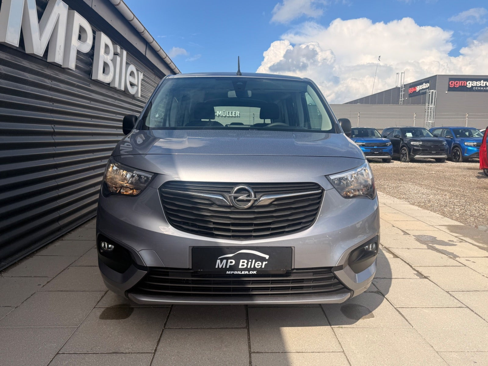 Grå Opel Combo-e Life fra 2024