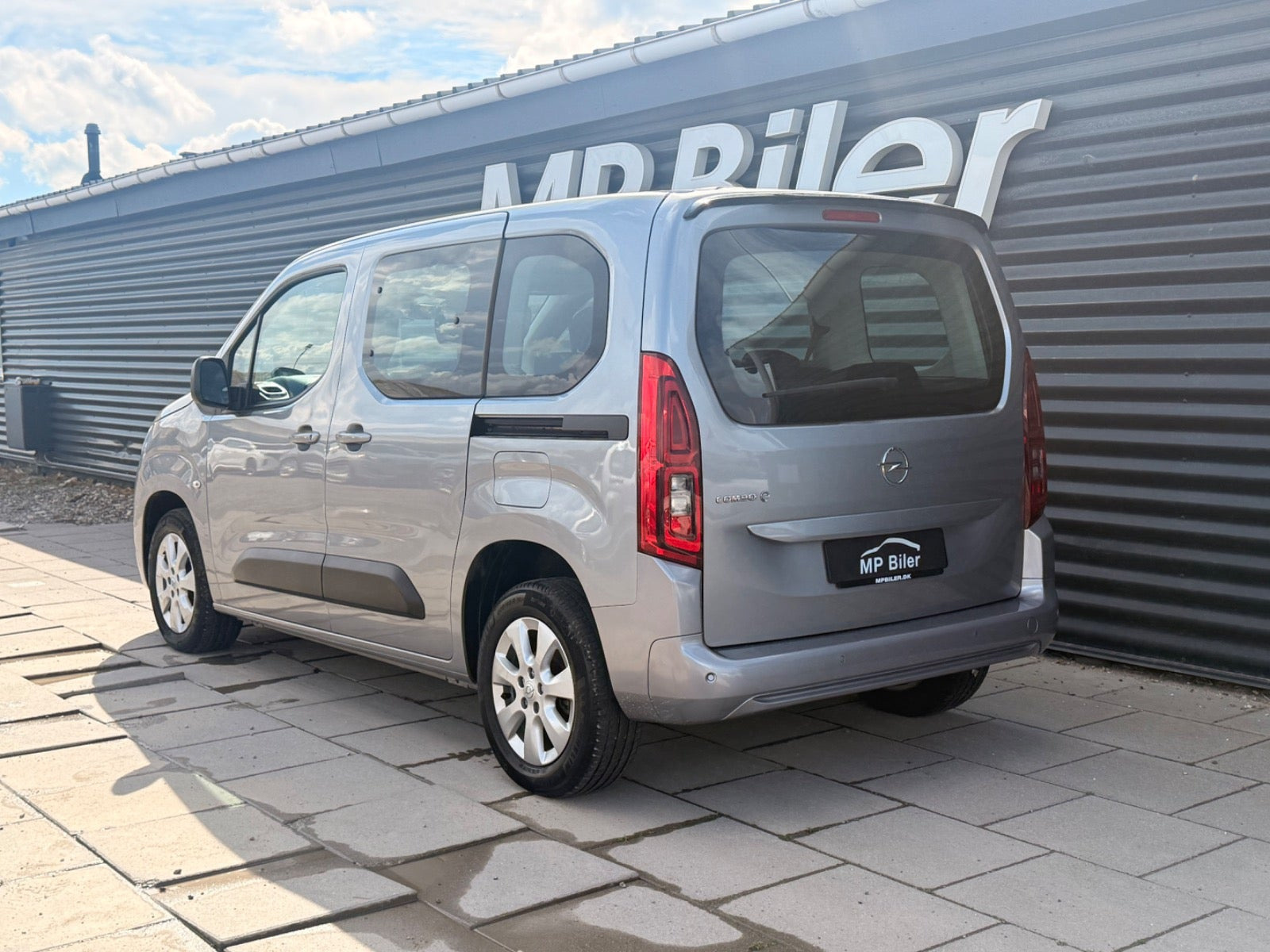 Grå Opel Combo-e Life fra 2024