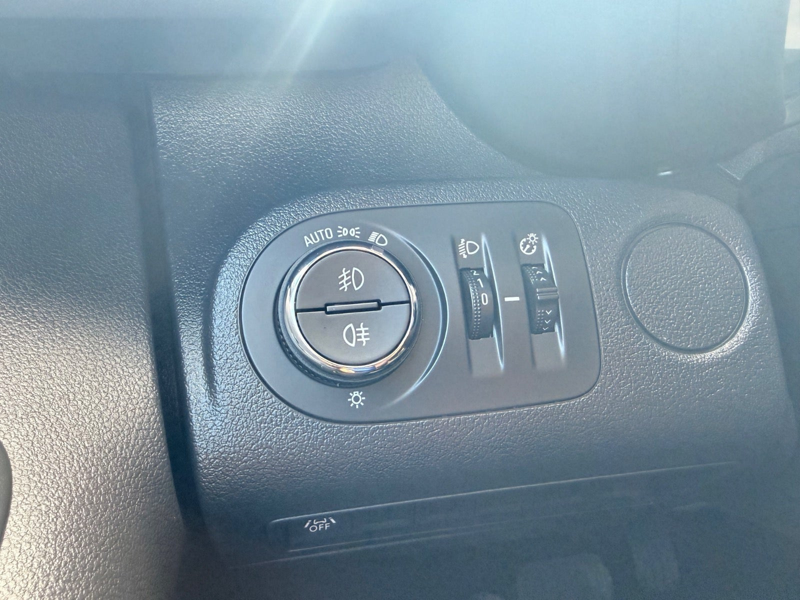 Grå Opel Combo-e Life fra 2024