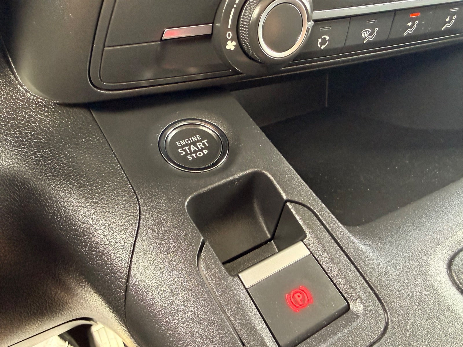 Grå Opel Combo-e Life fra 2024