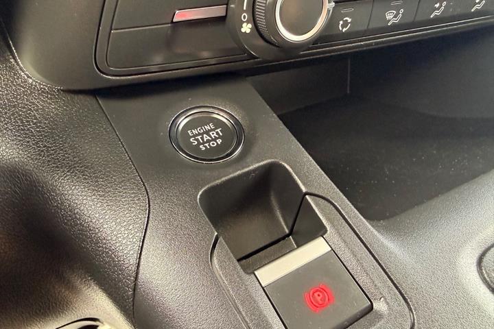Grå Opel Combo-e Life fra 2024
