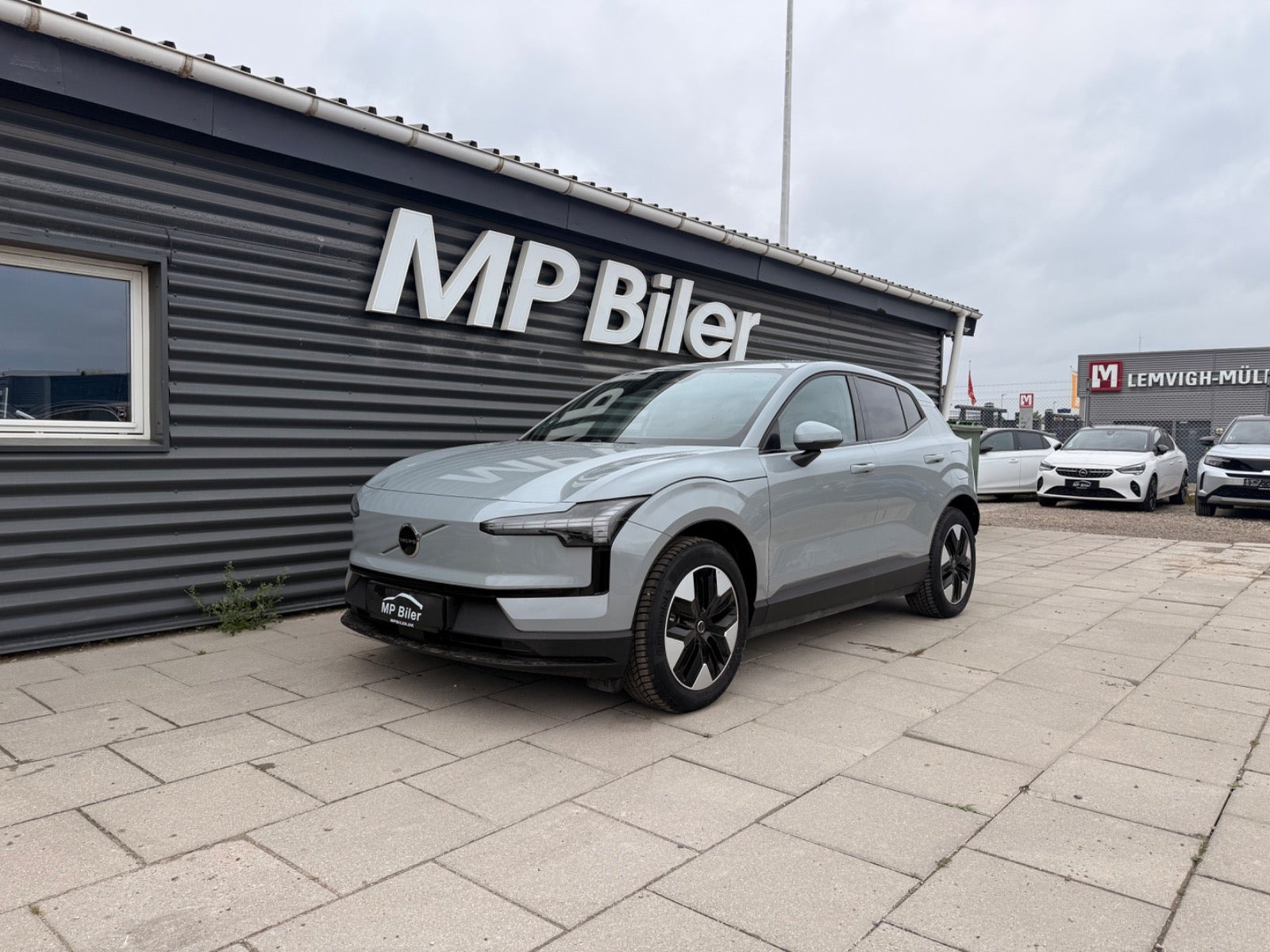 Grå Volvo EX30 fra 2025