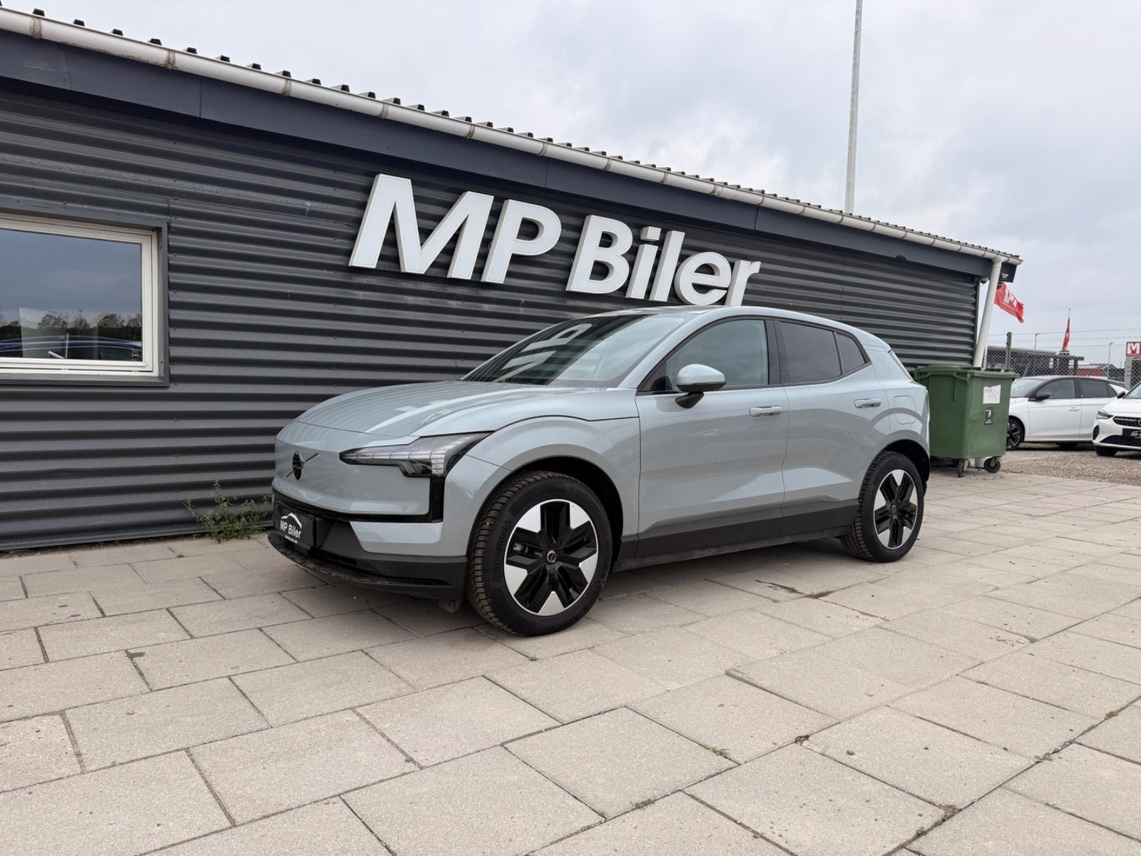 Grå Volvo EX30 fra 2025