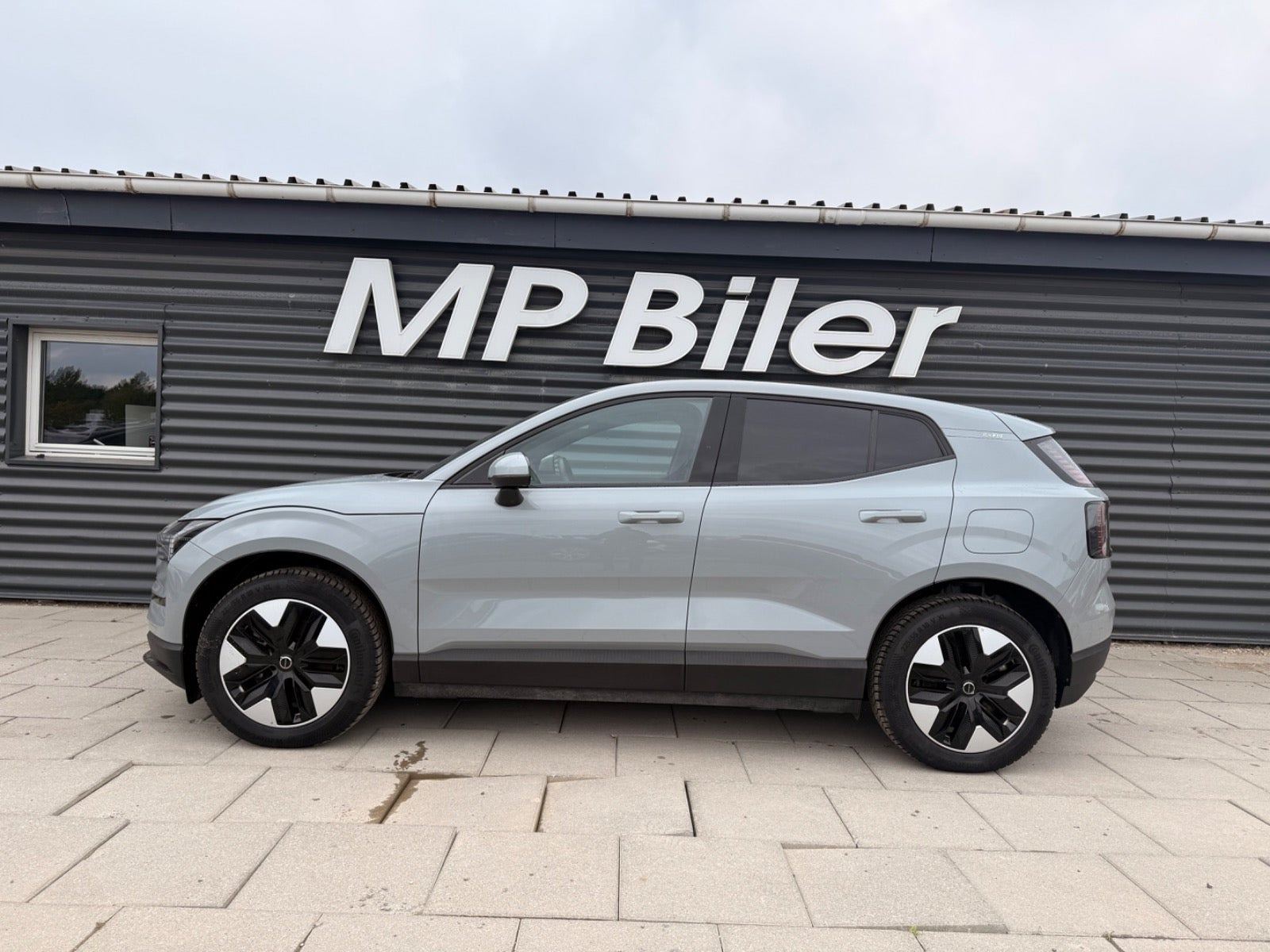 Grå Volvo EX30 fra 2025