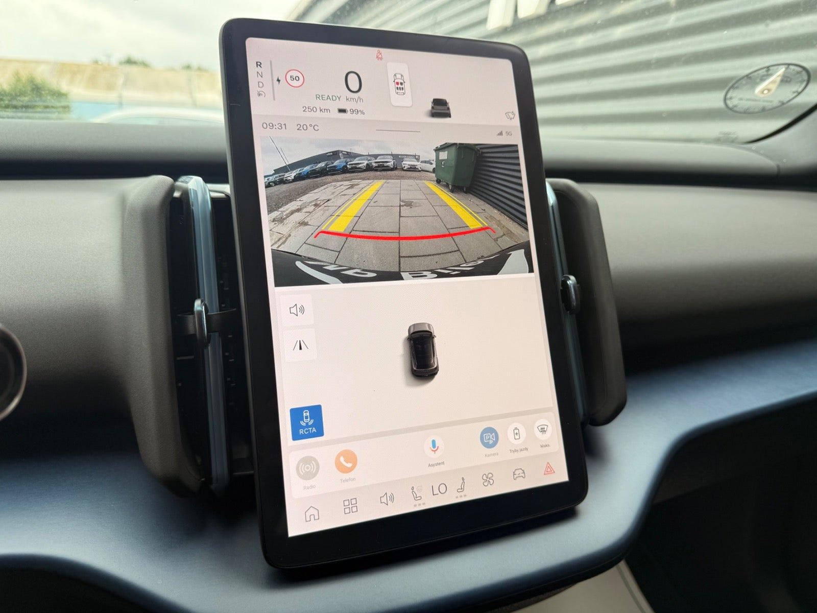 Grå Volvo EX30 fra 2025