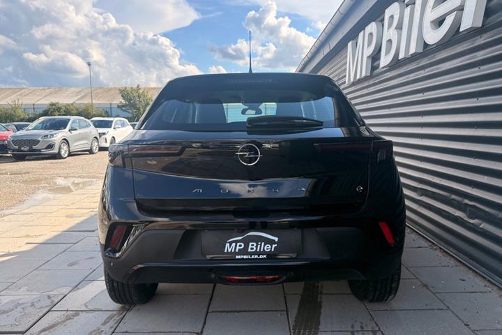 Sort Opel Mokka-e fra 2024