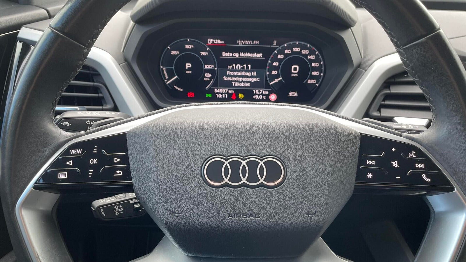 Grå Audi Q4 e-tron fra 2023