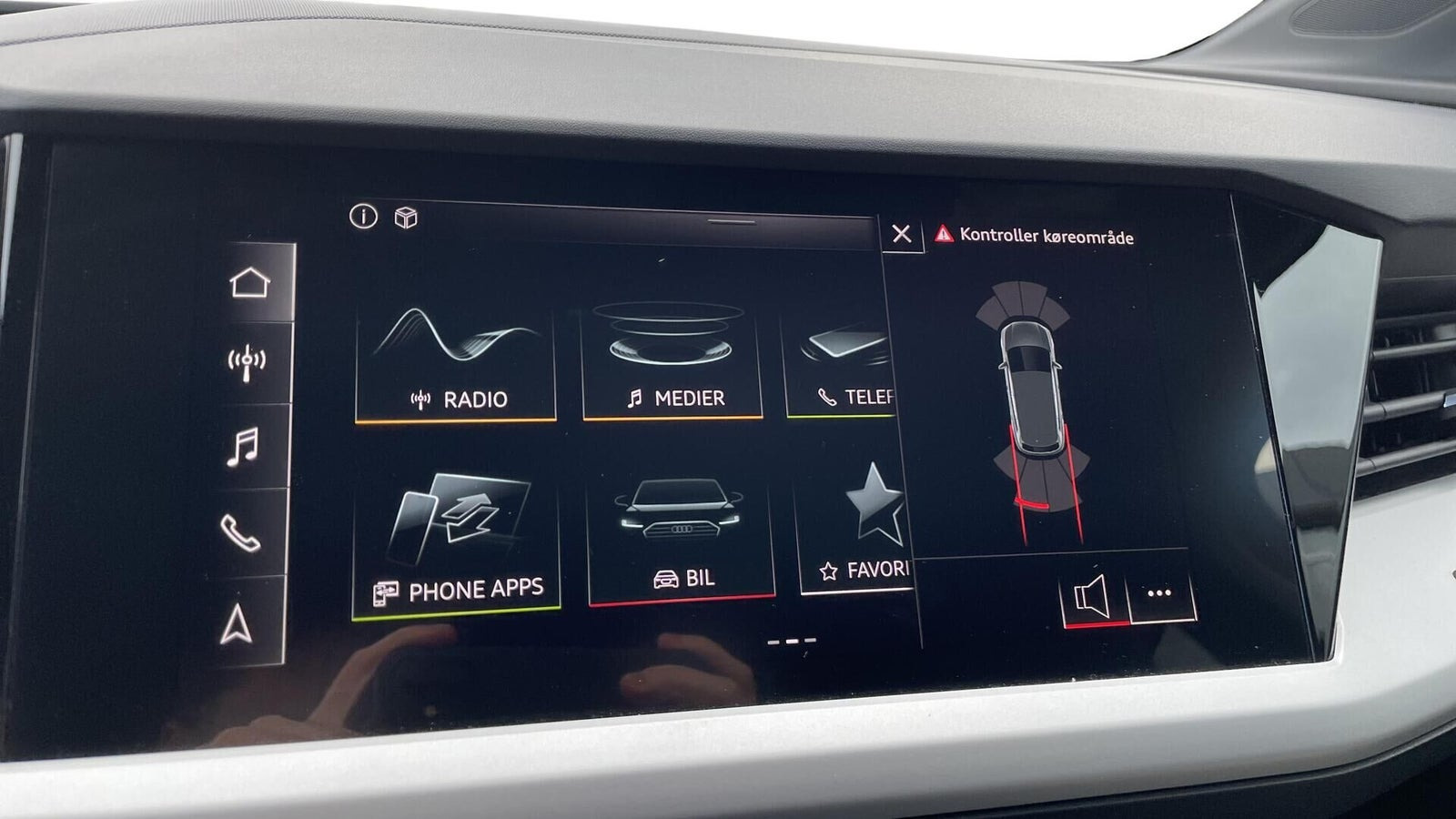 Grå Audi Q4 e-tron fra 2023