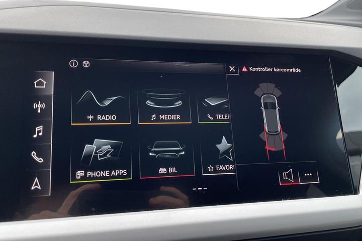 Grå Audi Q4 e-tron fra 2023