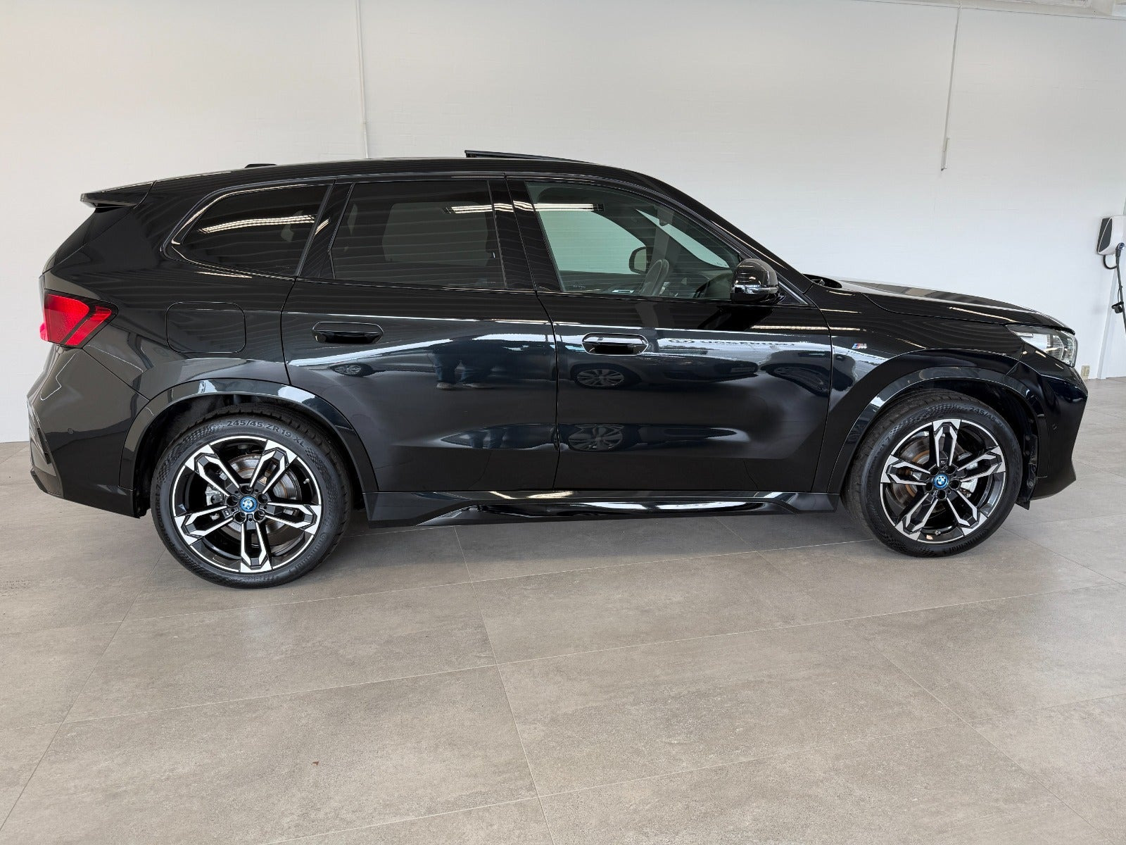 Sort BMW iX1 fra 2023
