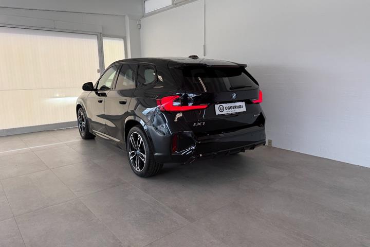 Sort BMW iX1 fra 2023