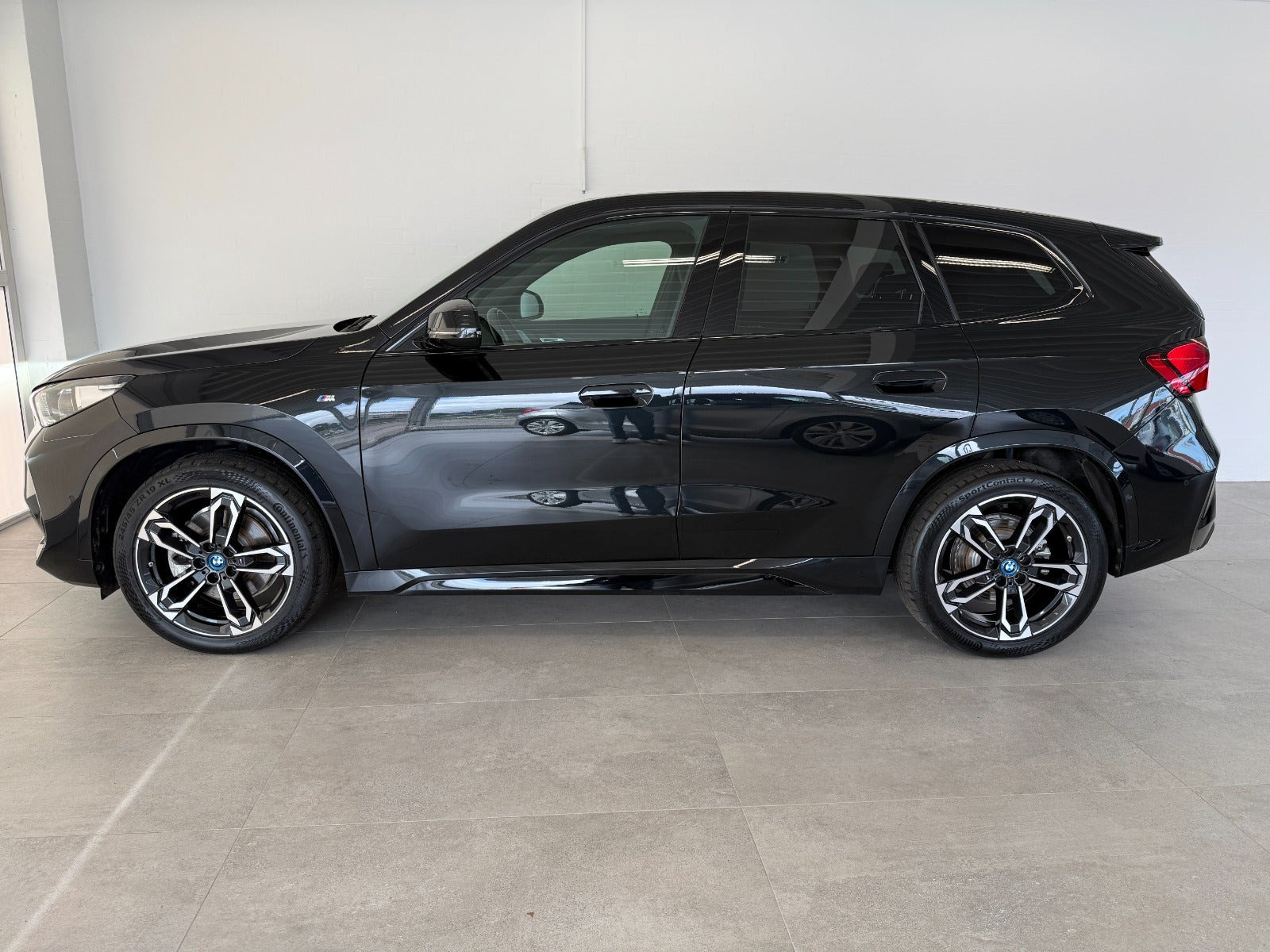 Sort BMW iX1 fra 2023