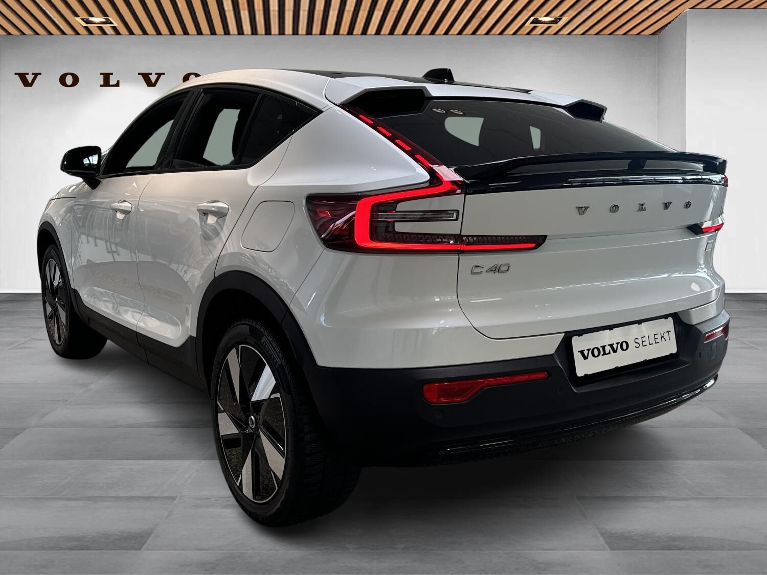 Hvid Volvo C40 fra 2024