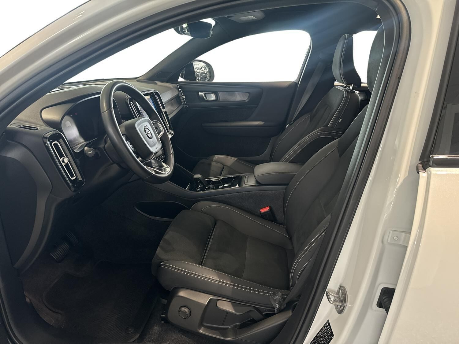 Hvid Volvo C40 fra 2024