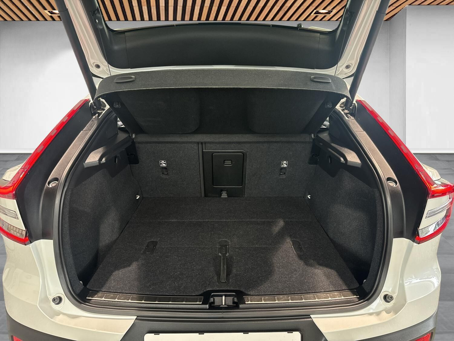 Hvid Volvo C40 fra 2024