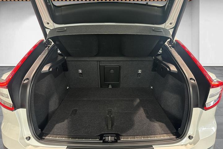 Hvid Volvo C40 fra 2024