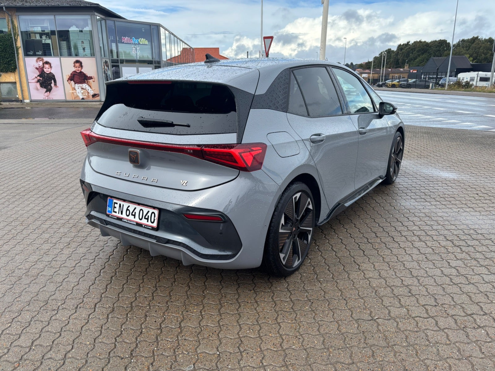 Grå Cupra Born fra 2025