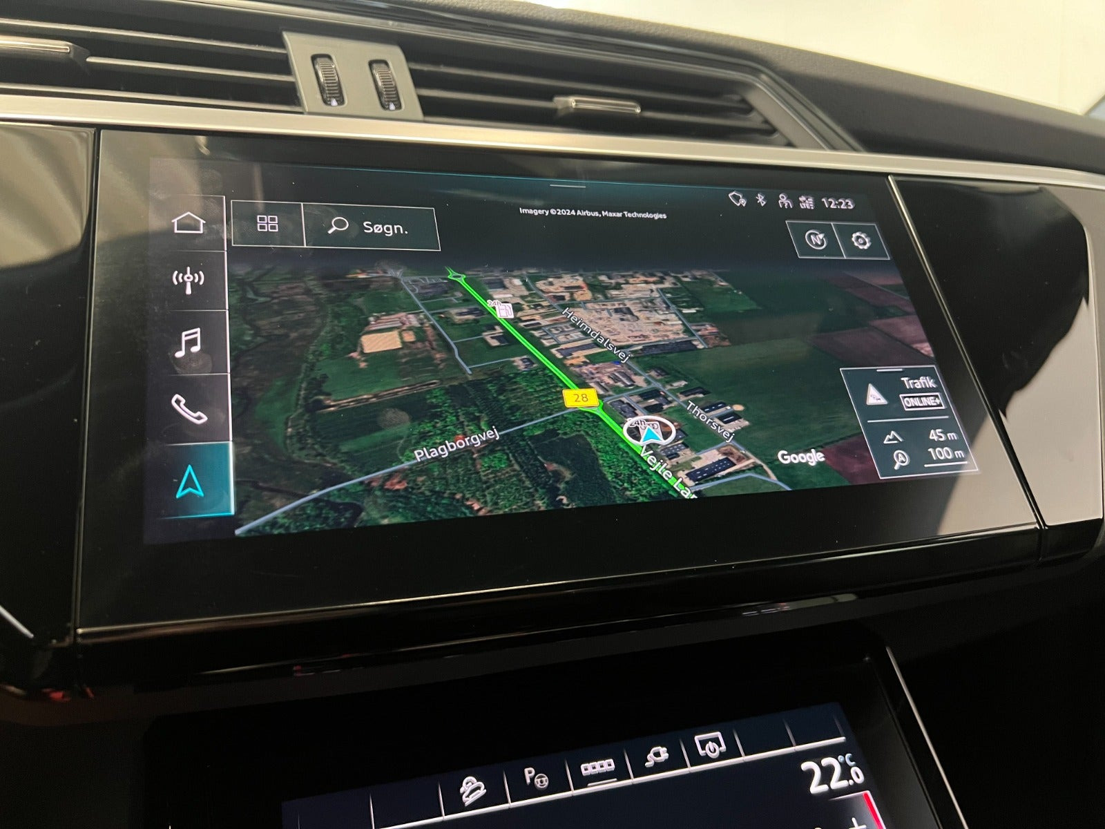 Blå Audi Q8 e-tron fra 2023