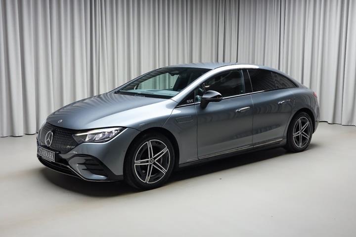 Grå Mercedes EQE350+ fra 2024