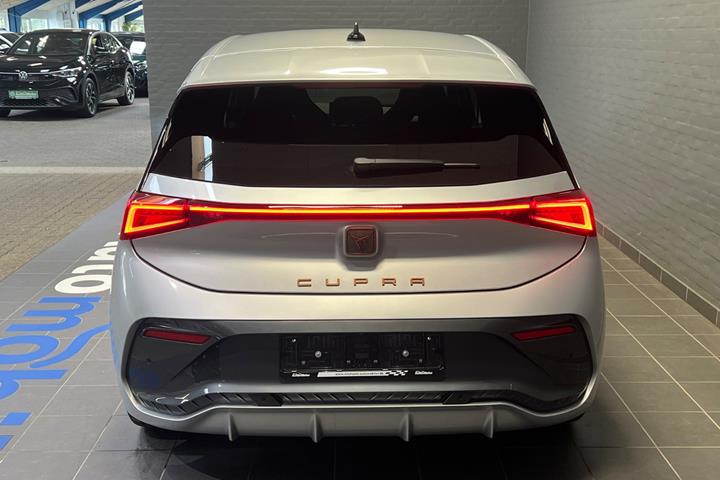 Sølv Cupra Born fra 2026