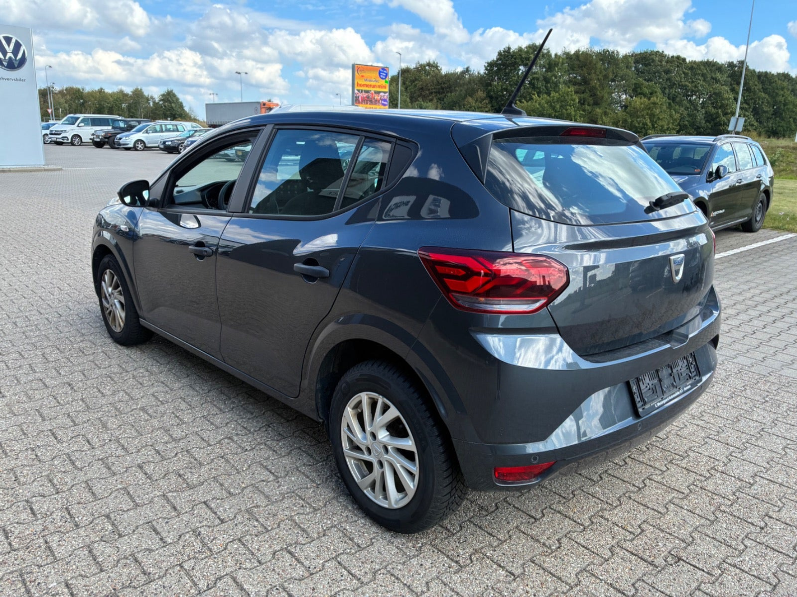 Grå Dacia Sandero fra 2021