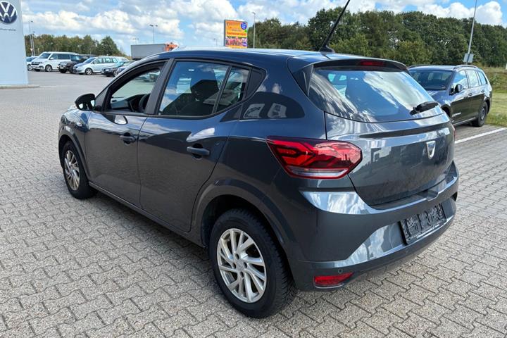 Grå Dacia Sandero fra 2021