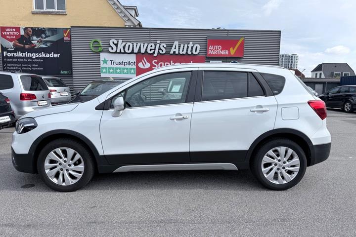 Hvid Suzuki S-Cross fra 2016