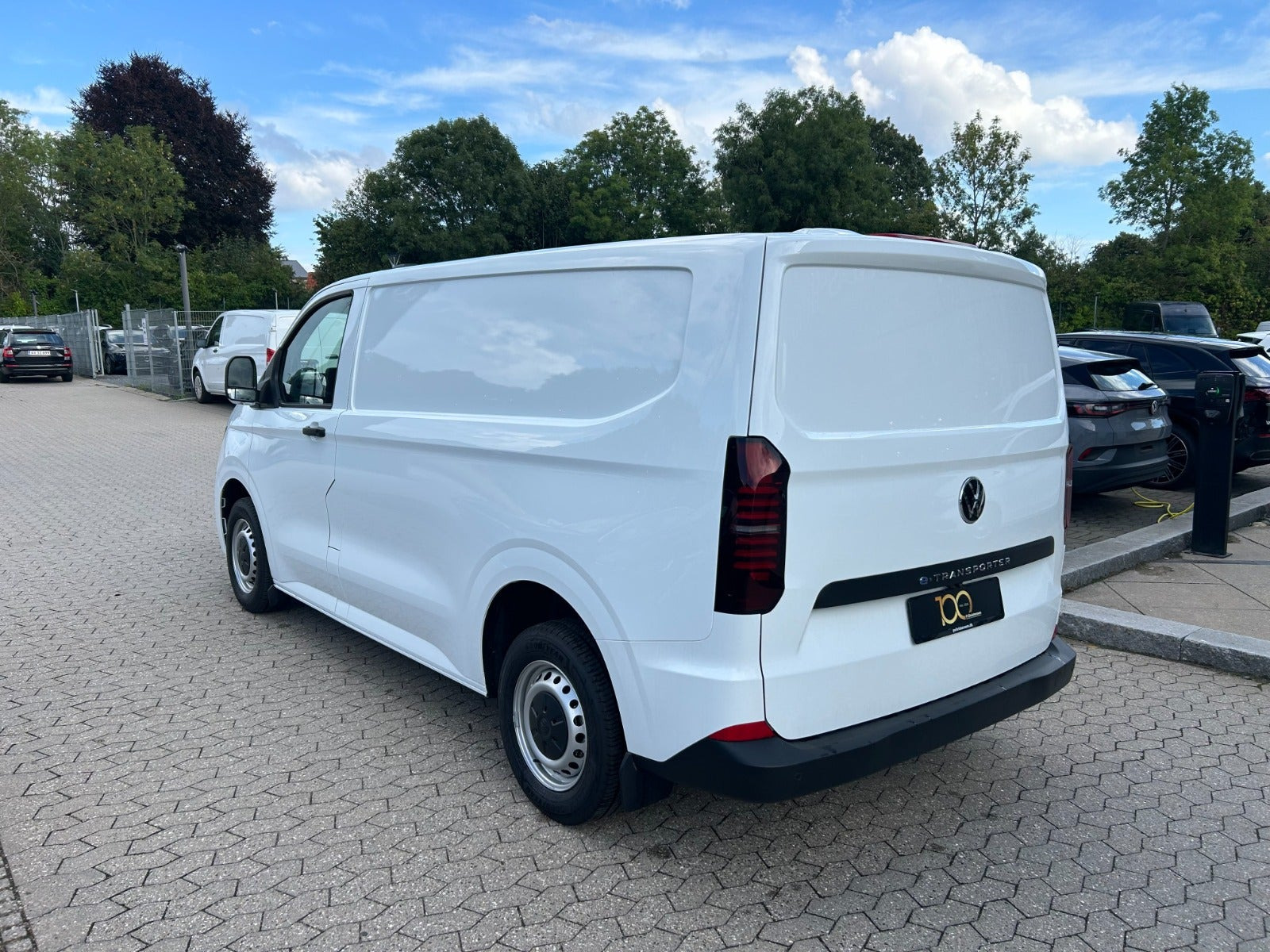 Hvid VW e-Transporter fra 2025