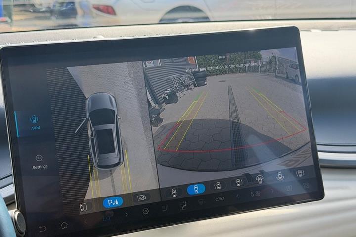 Grå BYD Atto 3 fra 2023