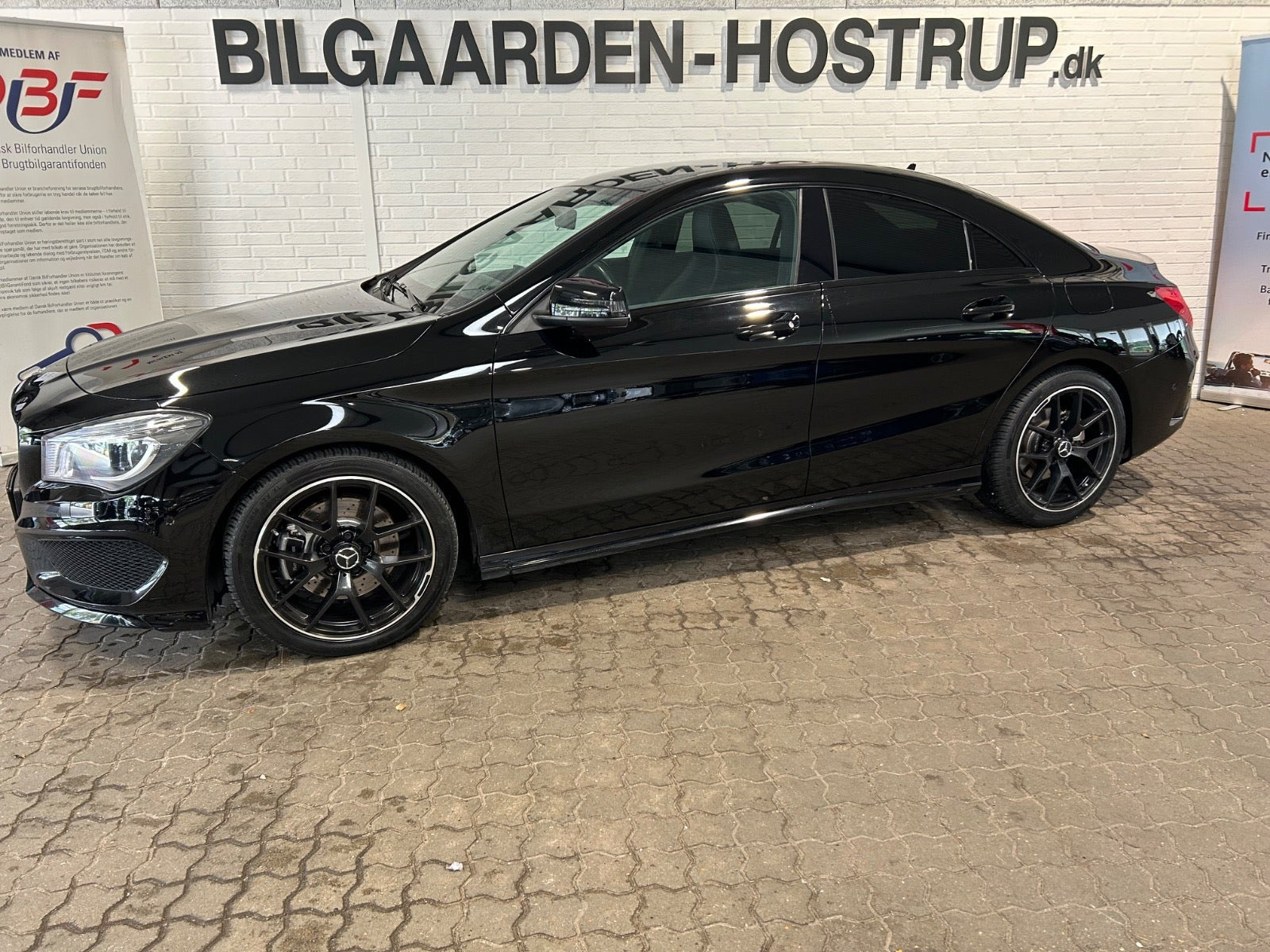 Sort Mercedes CLA220 fra 2015