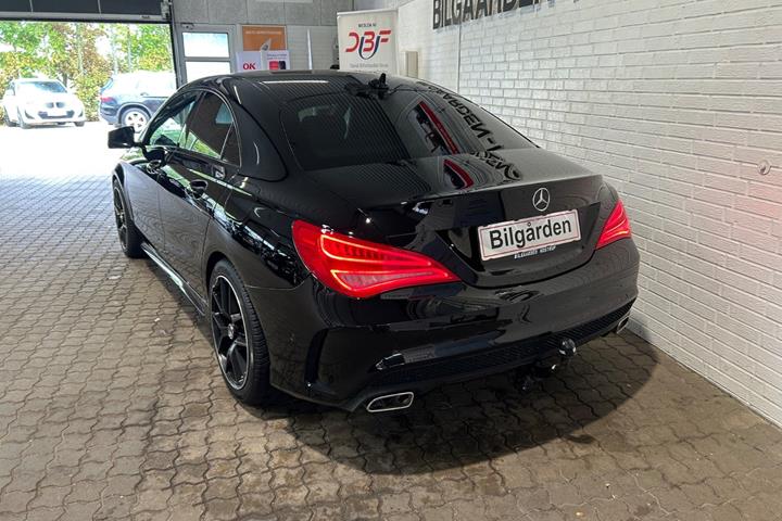 Sort Mercedes CLA220 fra 2015