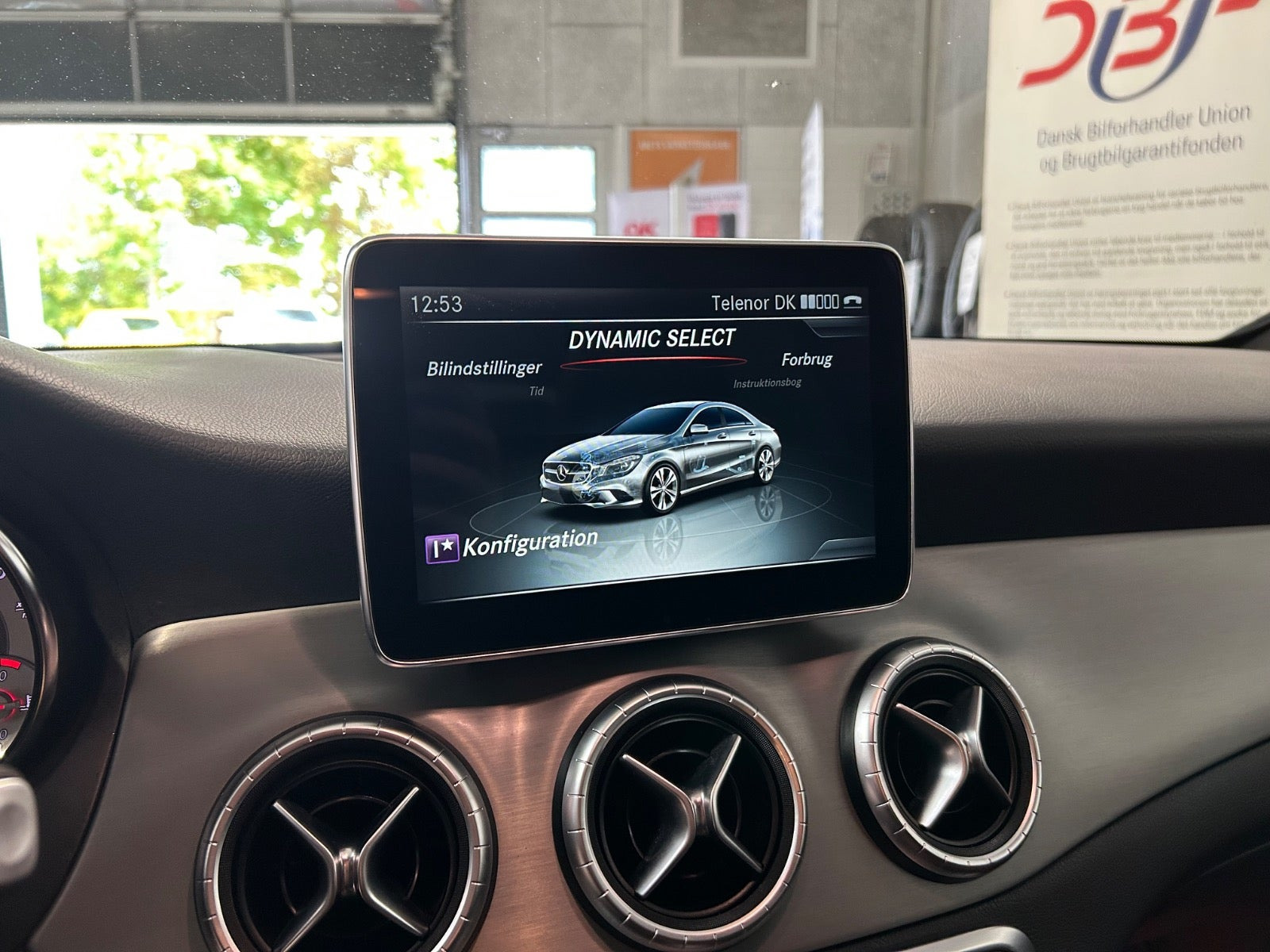 Sort Mercedes CLA220 fra 2015