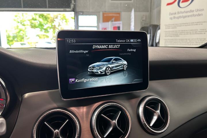 Sort Mercedes CLA220 fra 2015