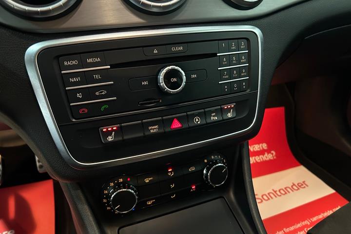 Sort Mercedes CLA220 fra 2015