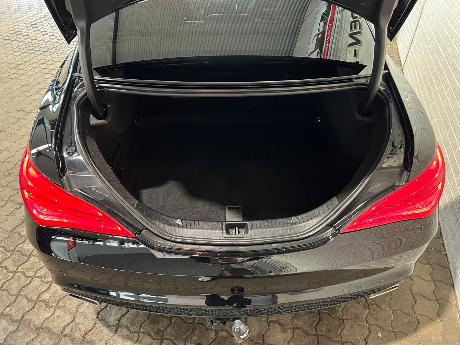 Sort Mercedes CLA220 fra 2015