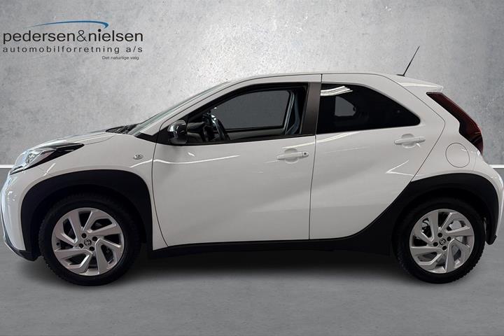 Hvid Toyota Aygo X fra 2023