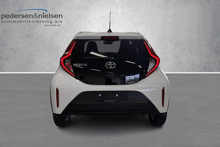 Hvid Toyota Aygo X fra 2023
