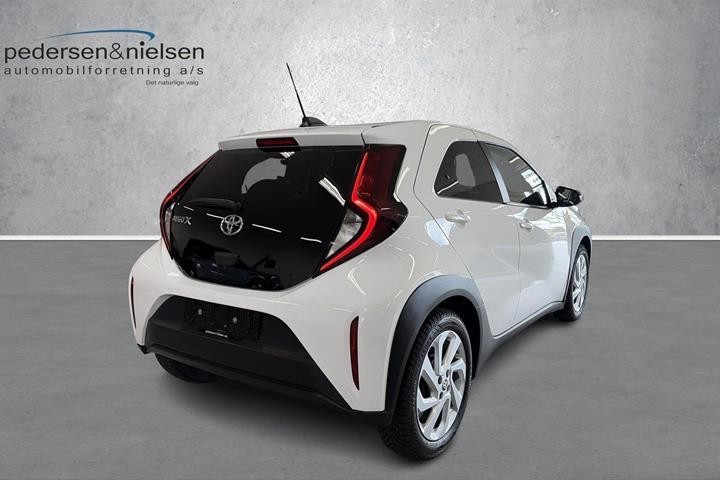 Hvid Toyota Aygo X fra 2023