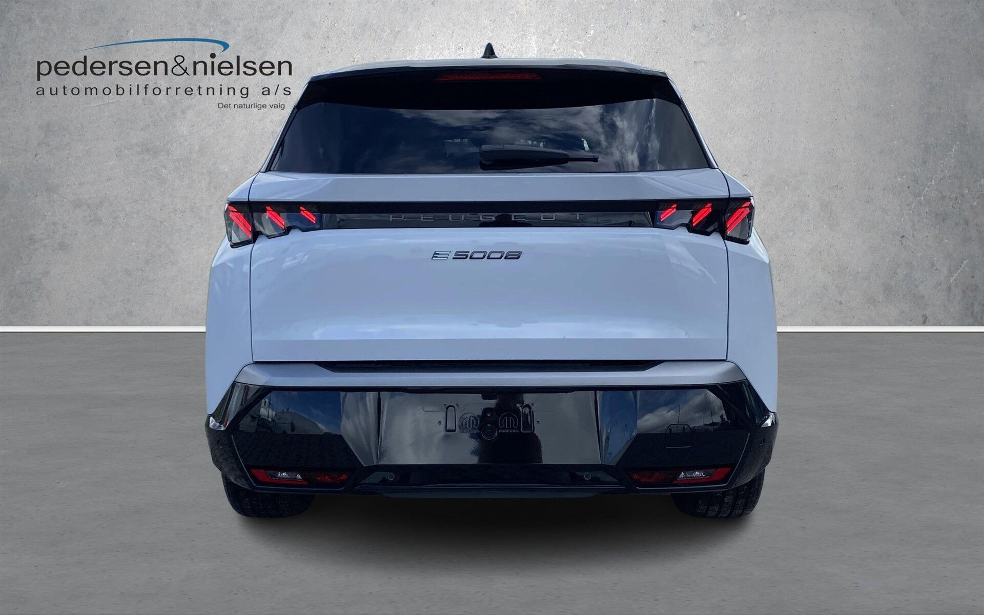Hvid Peugeot e-5008 fra 2026