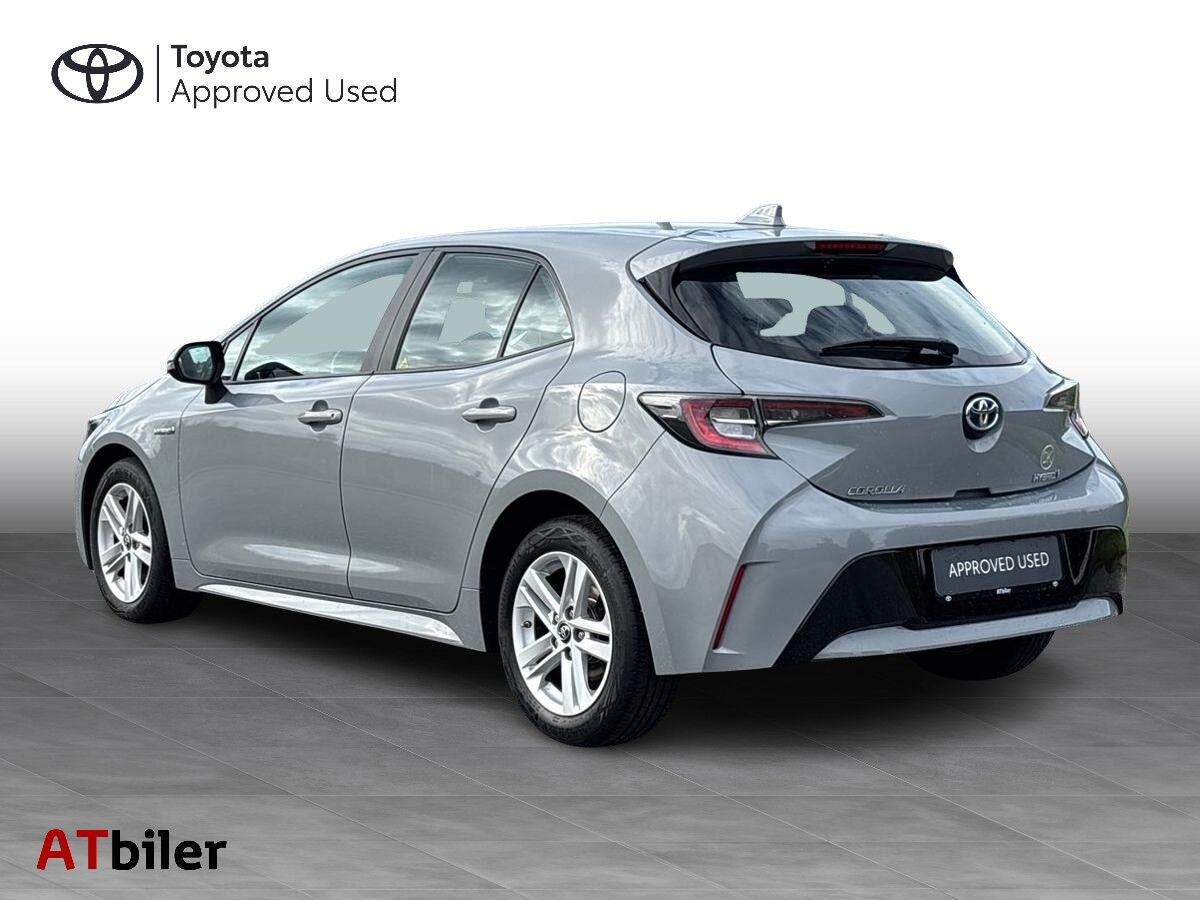 Grå Toyota Corolla fra 2019