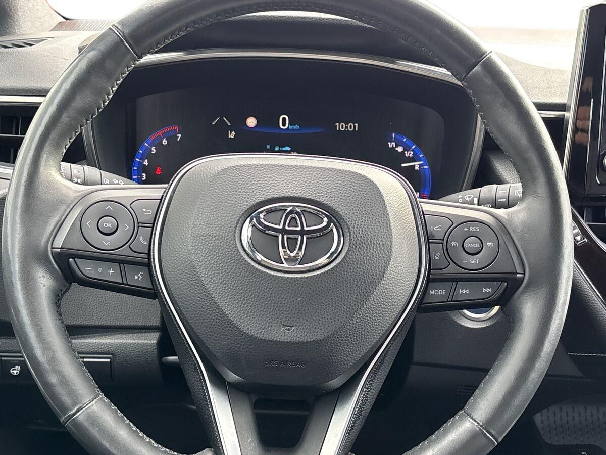 Grå Toyota Corolla fra 2019
