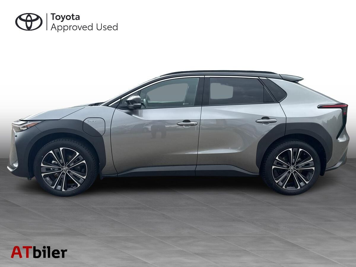 Grå Toyota BZ4X fra 2025
