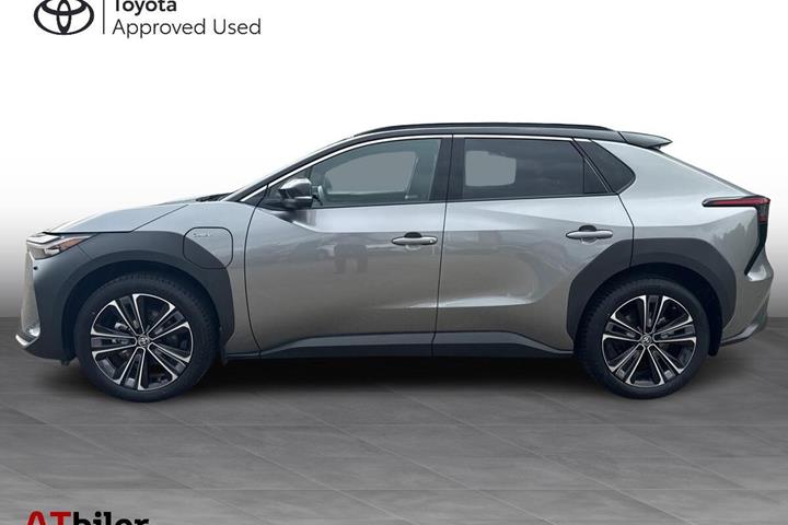 Grå Toyota BZ4X fra 2025