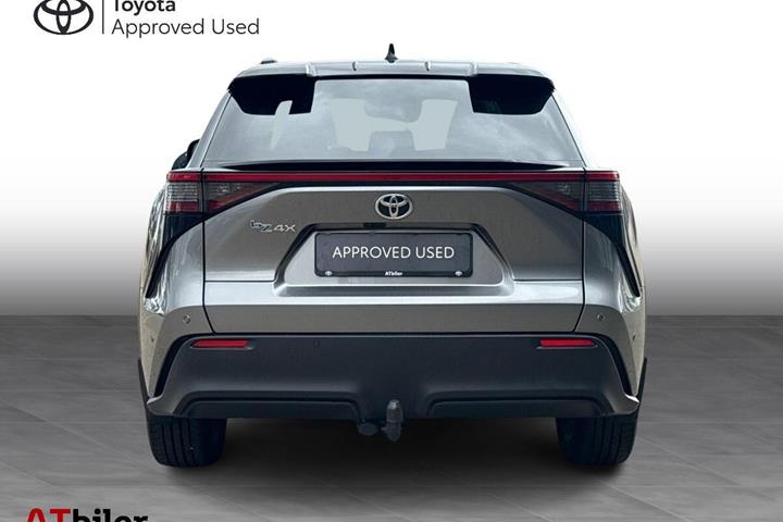 Grå Toyota BZ4X fra 2025
