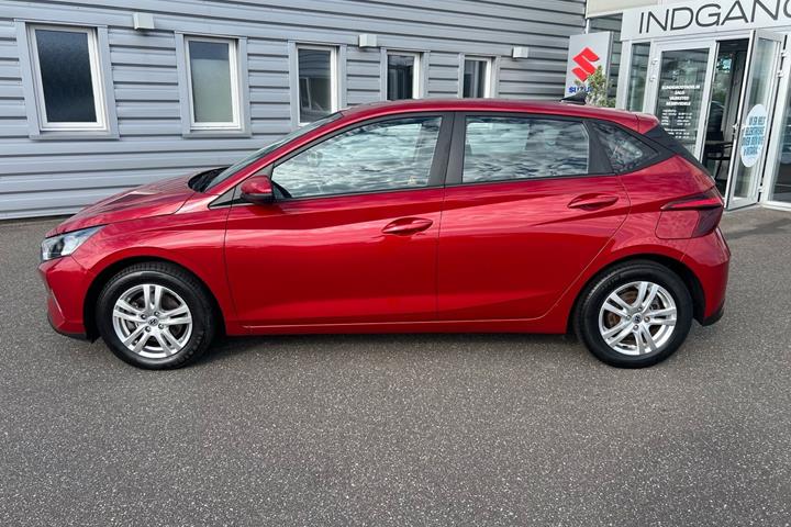 Rød Hyundai i20 fra 2021