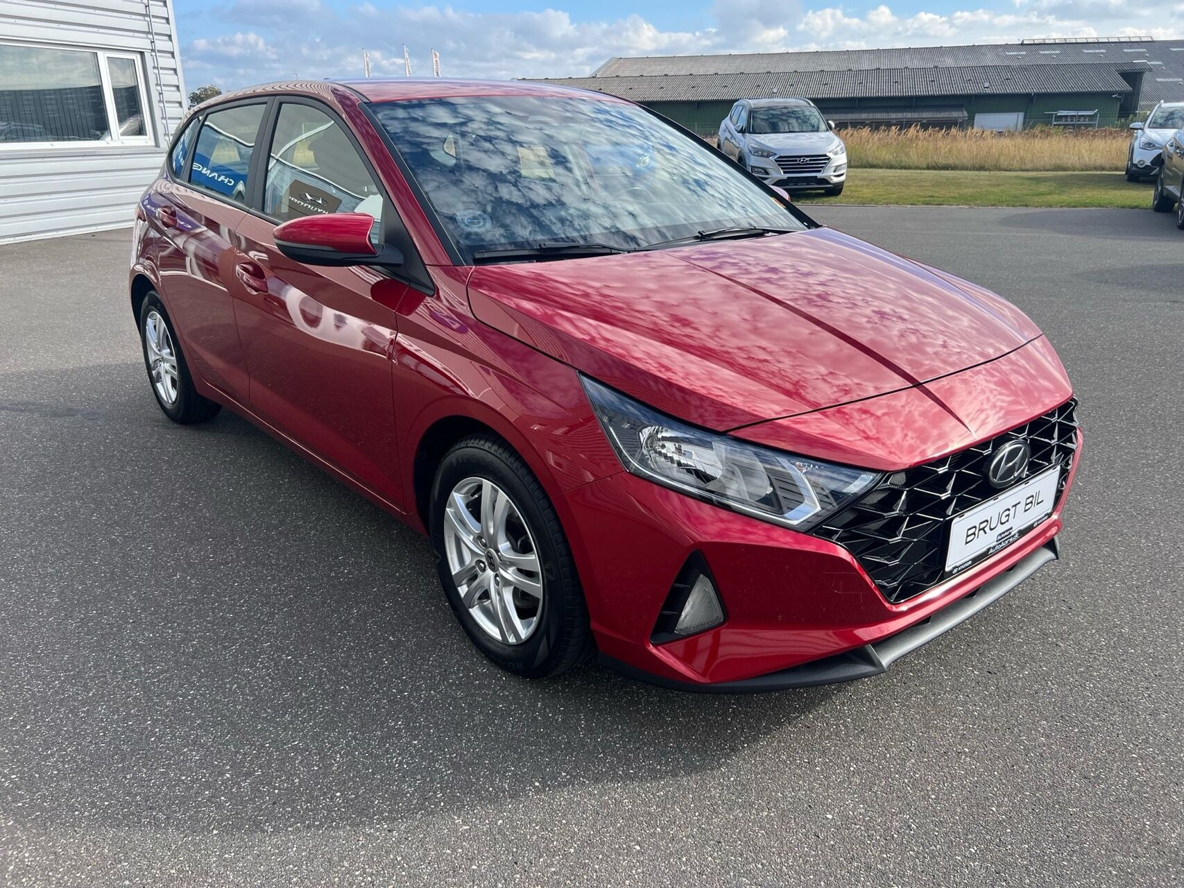 Rød Hyundai i20 fra 2021