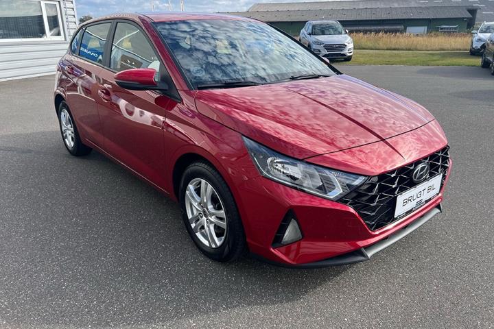Rød Hyundai i20 fra 2021