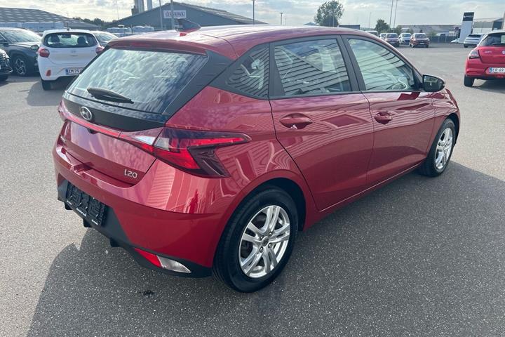 Rød Hyundai i20 fra 2021